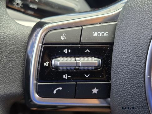 Certified 2025 Kia Sorento LX image 28