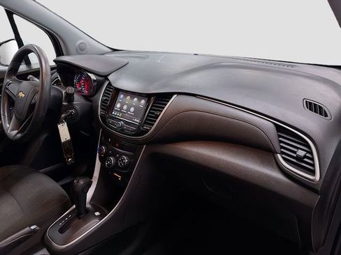 Used 2020 Chevrolet Trax LS image 27