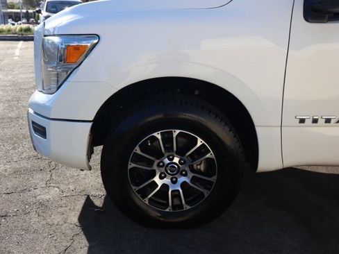 Certified 2022 Nissan Titan SV image 11