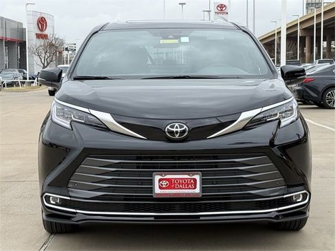 New 2026 Toyota Sienna Limited image 8