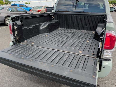 Used 2022 Toyota Tacoma TRD Off-Road image 21