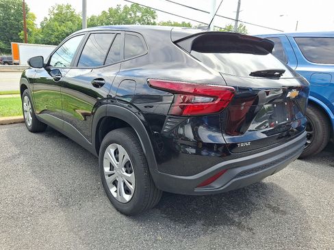 Certified 2025 Chevrolet Trax LS w/ Driver Confidence Package FWD image 4
