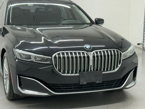 Used 2022 BMW 740i w/ Premium Package RWD image 43