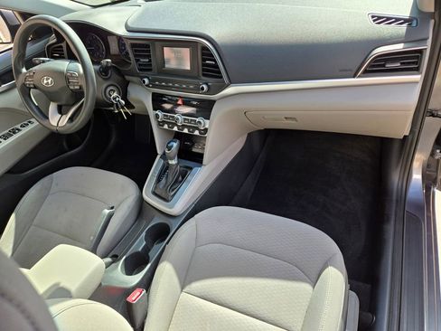 Used 2020 Hyundai Elantra SE FWD image 19