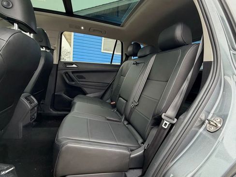 Used 2018 Volkswagen Tiguan SE w/ Panoramic Sunroof Package image 17
