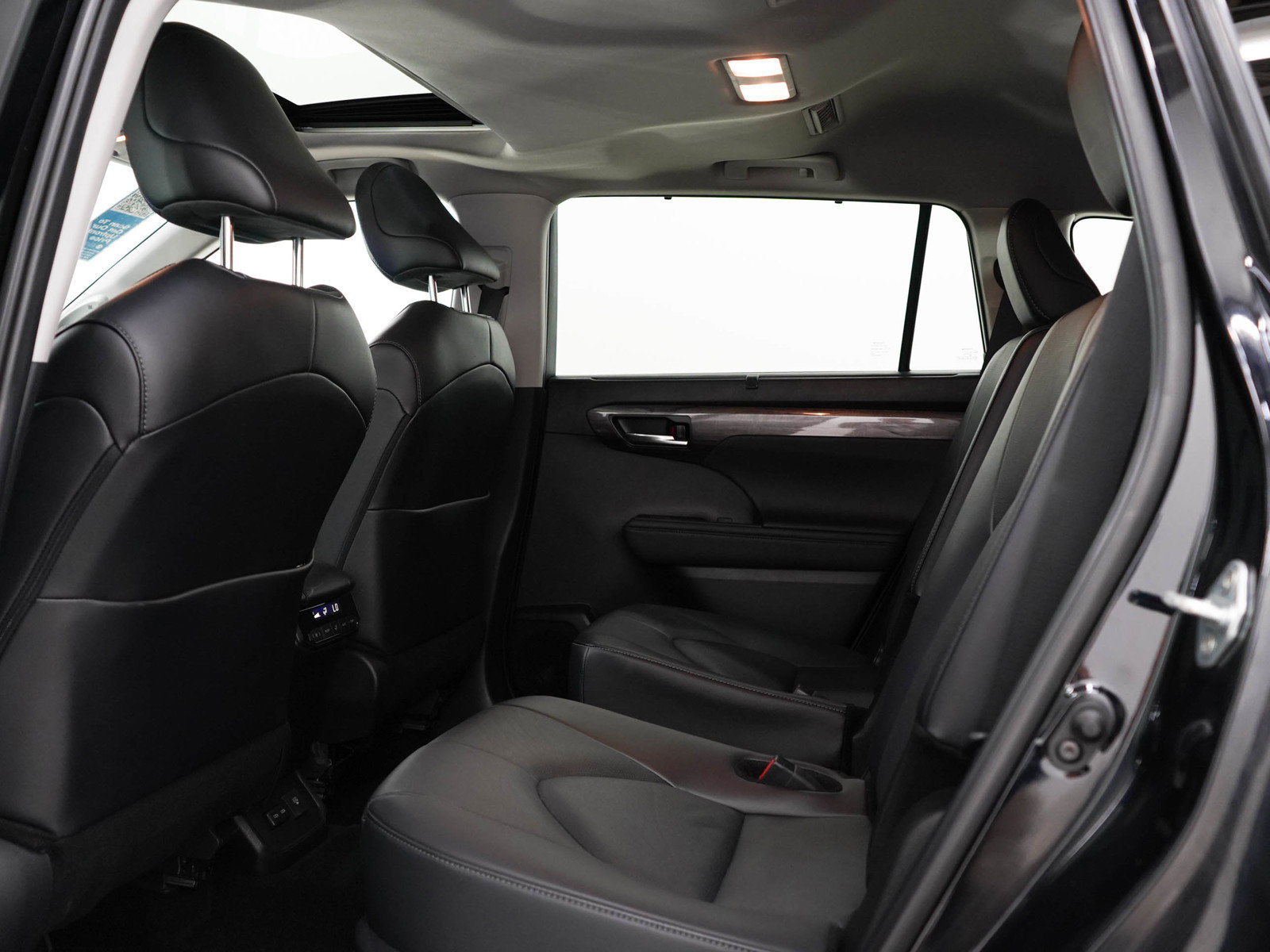 Used 2024 Toyota Highlander Limited AWD/4WD image 22