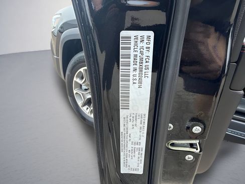Used 2021 Jeep Cherokee Trailhawk AWD/4WD image 33