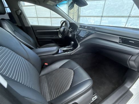 Used 2020 Toyota Camry SE image 16