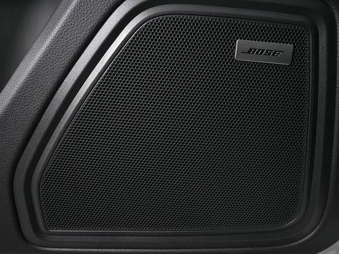 Certified 2025 Porsche Macan image 7