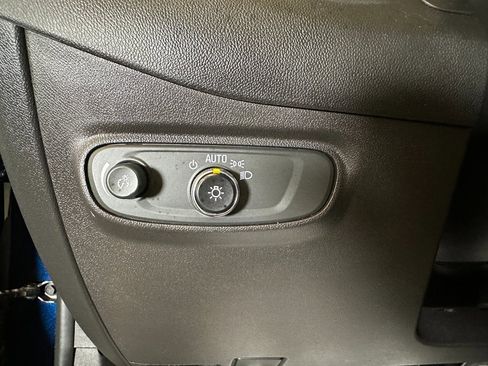 Used 2023 Chevrolet Equinox LT image 18