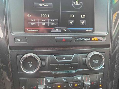 Used 2016 Ford Explorer XLT w/ Equipment Group 202A AWD/4WD image 12