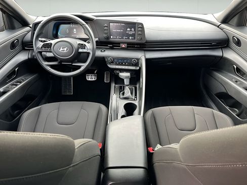 Used 2025 Hyundai Elantra Sport image 13