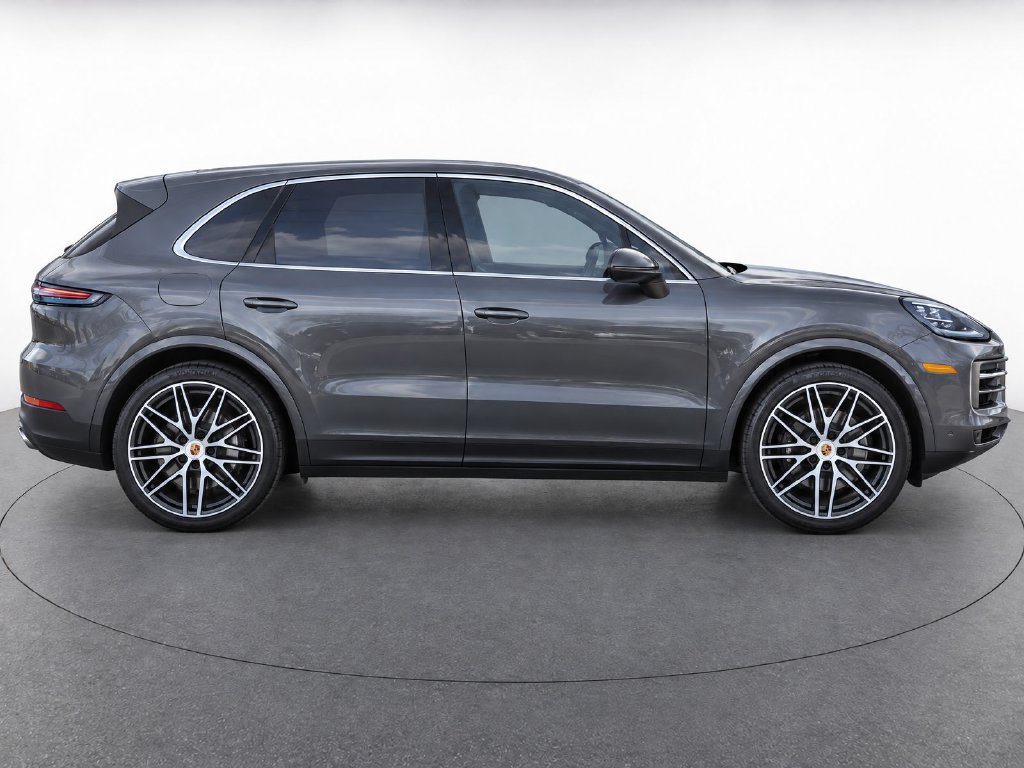 Certified 2025 Porsche Cayenne AWD/4WD image 6