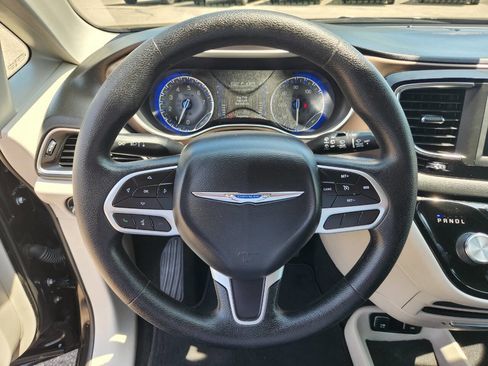 Used 2020 Chrysler Voyager Lxi image 23