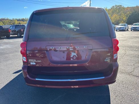 Used 2017 Dodge Grand Caravan SXT image 6
