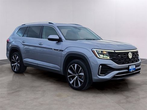 Used 2025 Volkswagen Atlas SEL Premium R-Line image 3