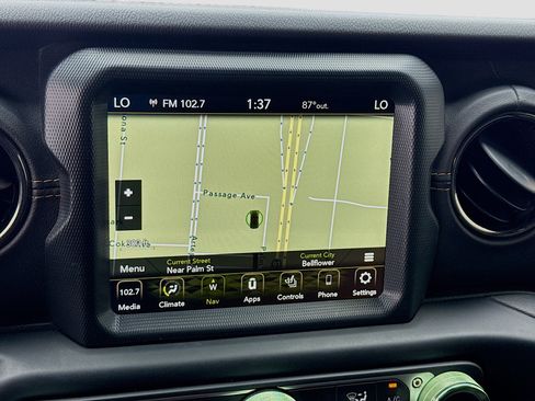 Used 2021 Jeep Wrangler Unlimited Sahara AWD/4WD image 9