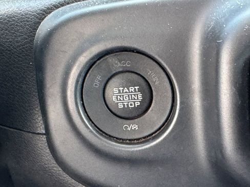 Used 2023 Jeep Wrangler Unlimited Sport AWD/4WD image 12