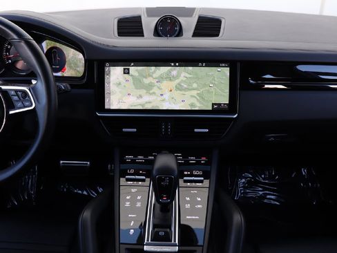 Used 2019 Porsche Cayenne S image 45