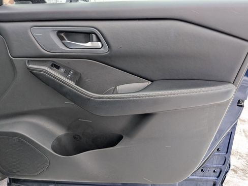 Certified 2025 Nissan Rogue SV image 30