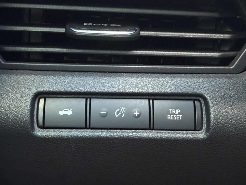 Used 2025 Nissan Altima 2.5 S FWD image 23