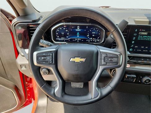 Used 2025 Chevrolet Silverado 1500 LT AWD/4WD image 18
