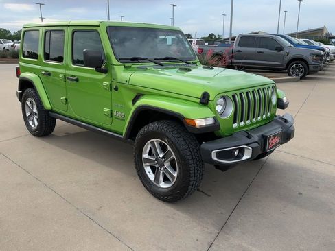 Used 2020 Jeep Wrangler Unlimited Sahara w/ Uconnect 4C Nav & Sound Group AWD/4WD image 3