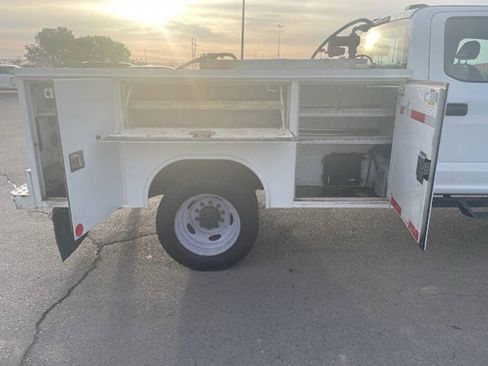 Used 2022 Ford F550 4x4 Crew Cab Super Duty w/ Power Equipment Group image 22