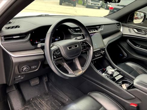 Used 2022 Jeep Grand Cherokee L Overland w/ Luxury Tech Group IV AWD/4WD image 16