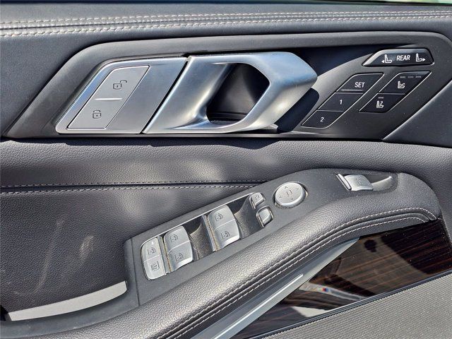 Used 2020 BMW X7 M50i w/ Dynamic Handling Package AWD/4WD image 15