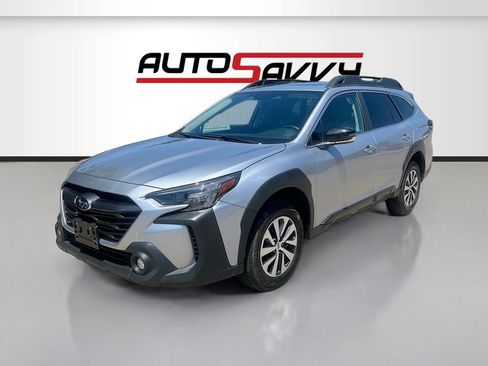 Used 2025 Subaru Outback Premium AWD/4WD image 3