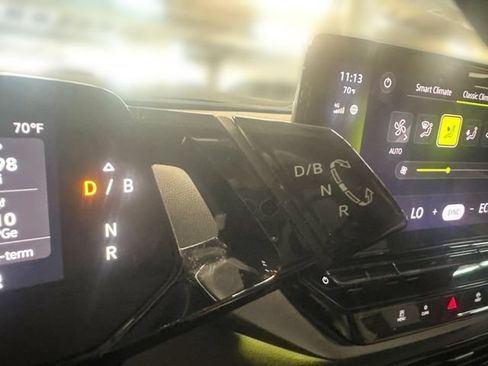 Certified 2023 Volkswagen ID.4 2WD image 21