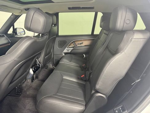 Used 2025 Land Rover Range Rover Long Wheelbase SE AWD/4WD image 26