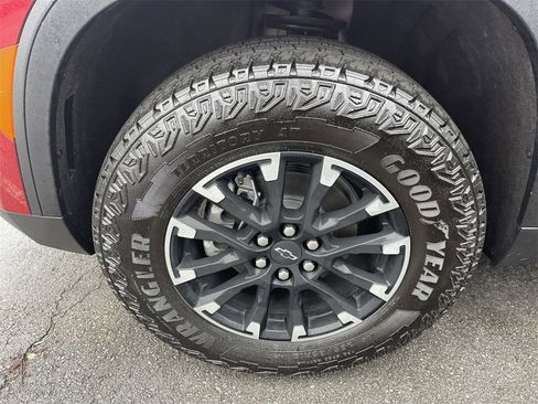 Used 2025 Chevrolet Traverse Z71 w/ Driver Confidence Package image 2