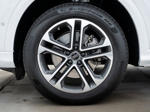 Certified 2025 Audi Q5 Premium w/ Convenience Package AWD/4WD image 17