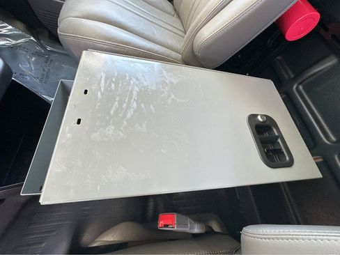 Used 2018 Chevrolet Express 2500 w/ Driver Convenience Package RWD image 23
