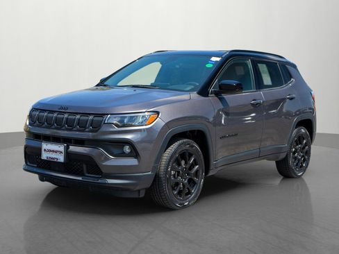 Used 2022 Jeep Compass Latitude w/ Convenience Group AWD/4WD image 3