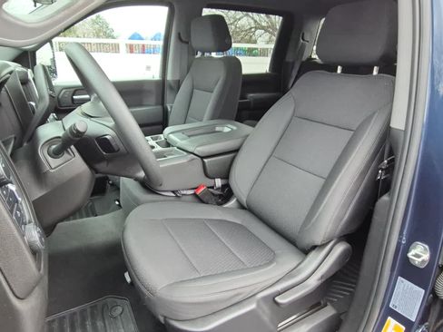 Used 2022 Chevrolet Silverado 2500 Custom w/ Custom Convenience Package image 11