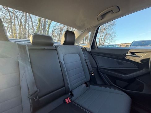 Used 2025 Volkswagen Jetta SE image 40