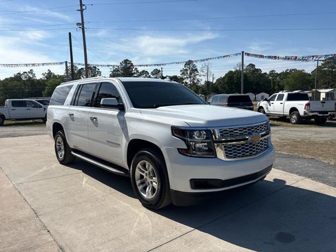 Used 2019 Chevrolet Suburban LT RWD image 3