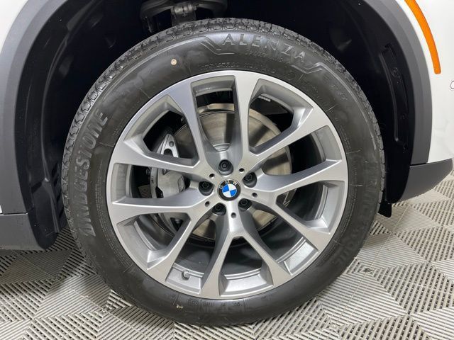 Used 2026 BMW X5 xDrive40i w/ Parking Assistance Package AWD/4WD image 24