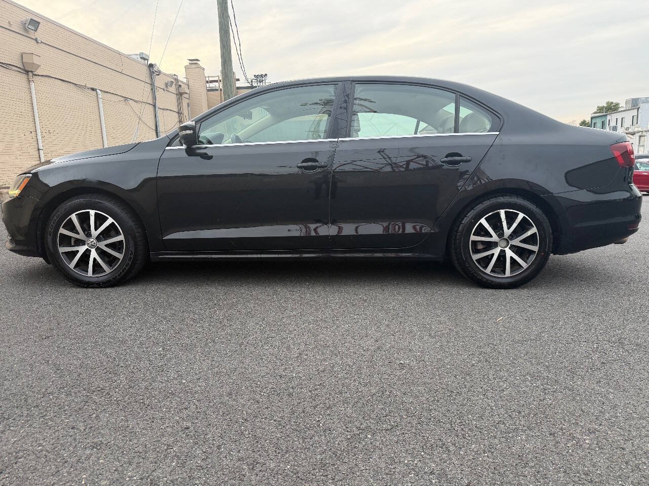 Used 2017 Volkswagen Jetta SE FWD image 3