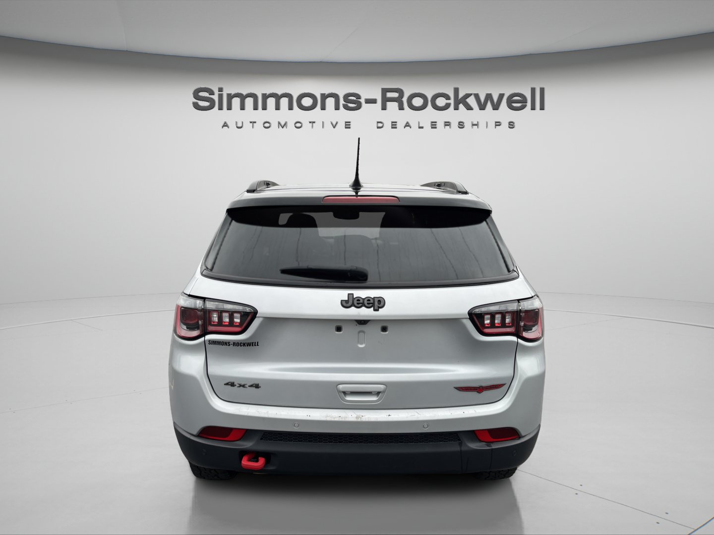 Used 2025 Jeep Compass Trailhawk AWD/4WD image 4