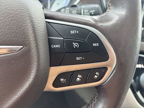 Used 2018 Chrysler Pacifica Touring-L Plus w/ Advanced Safetytec Group image 22