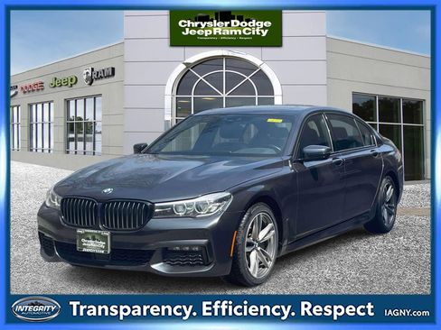 Used 2019 BMW 740i xDrive w/ M Sport Package AWD/4WD image 1
