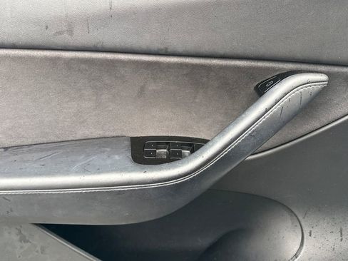 Used 2020 Tesla Model Y Long Range image 17