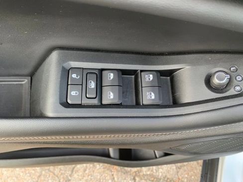Used 2025 Jeep Grand Cherokee L Altitude AWD/4WD image 13