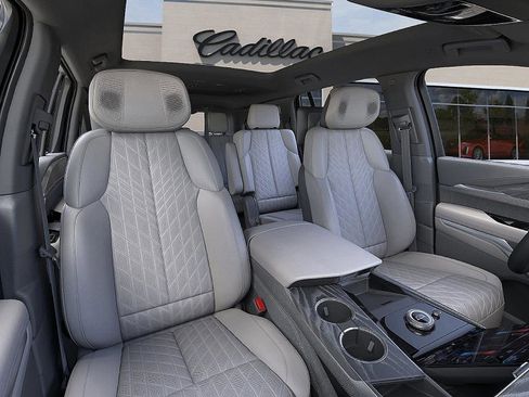 New 2025 Cadillac Escalade IQ Luxury 1 w/ Smart Trailering package image 18