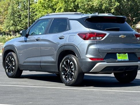 Used 2021 Chevrolet TrailBlazer LT FWD image 3