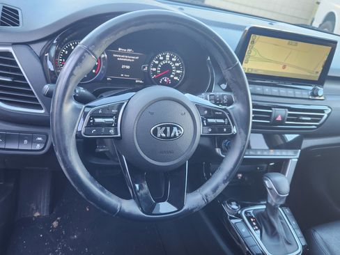 Used 2021 Kia Seltos SX w/ SX Sunroof Package image 11